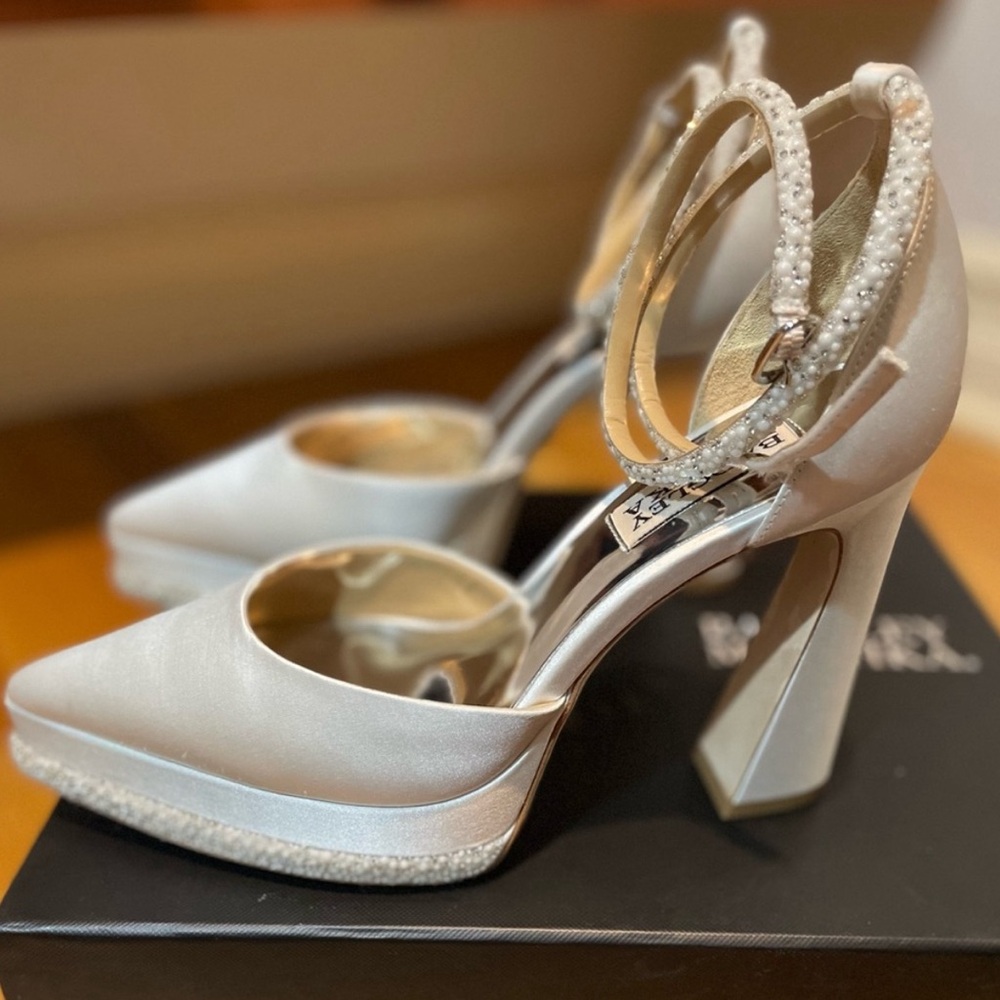 Gorgeous White Badgley Mischka Women’s Elaina Ankle Strap High Heels